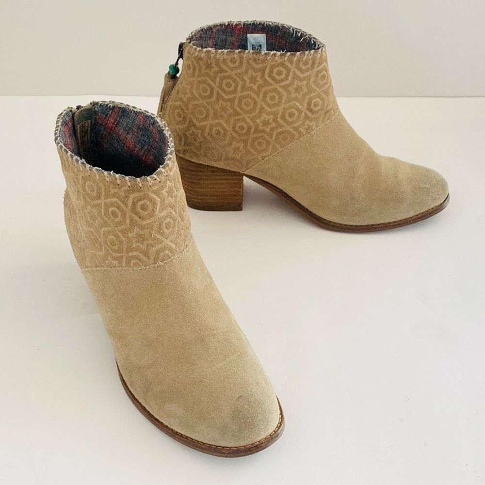 TOMS Leila Tan Suede Ankle Boots Embossed Aztec Tassels Turquoise Boho sz 8.5